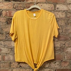 T-shirt with tie in front